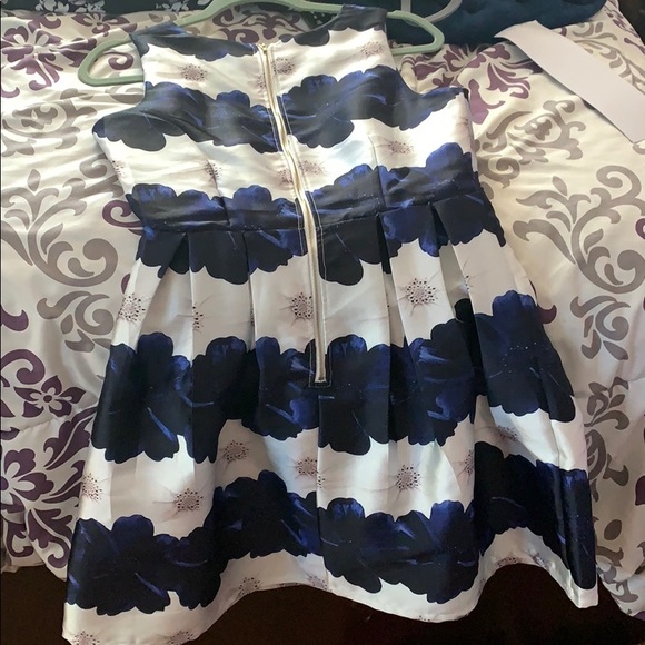 Floral white and blue dress - Picture 2 of 2